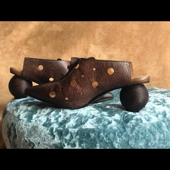 Beautiful Handmade leather clogs - Picture 6 of 15
